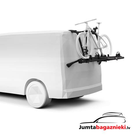 VELO TURĒTĀJI UZ AUTO BAGĀŽNIEKA DURVĪM